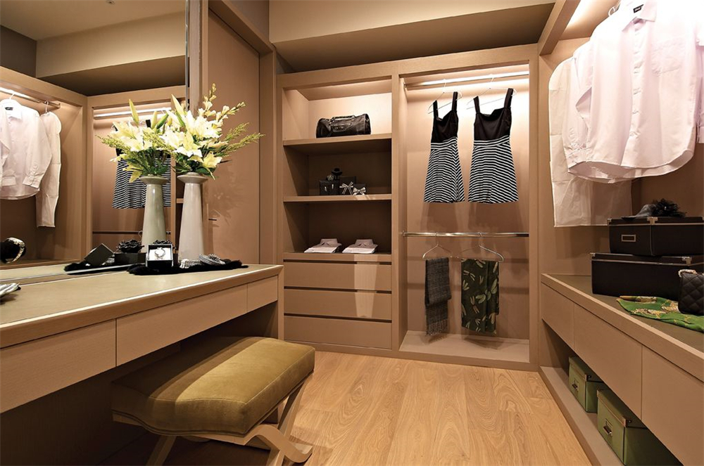 整木定制衣柜有哪些注意事項(xiàng)？(圖1)