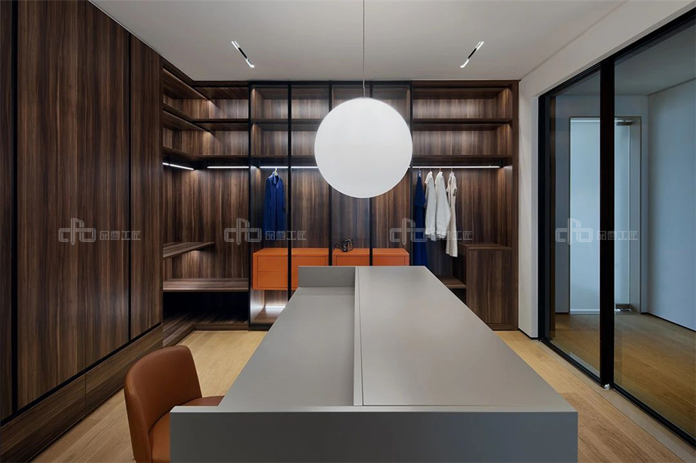 衣柜用實木材質(zhì)來做有哪些優(yōu)點？(圖2)